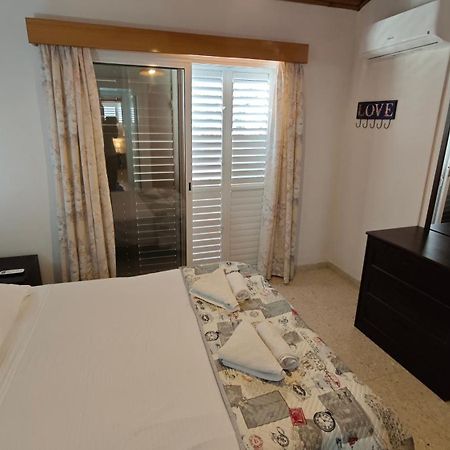 Relaxing Seaside Manors Apartment Larnaca Bagian luar foto