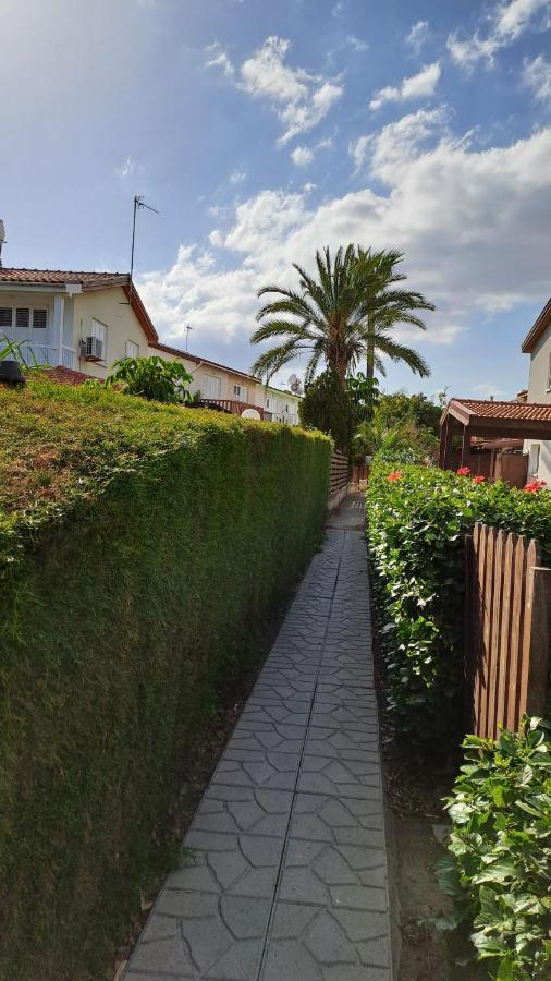 Relaxing Seaside Manors Apartment Larnaca Bagian luar foto