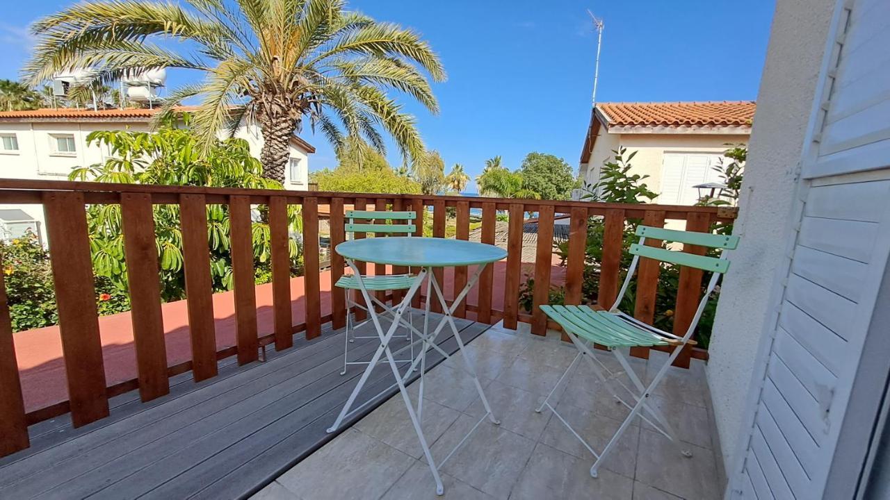 Relaxing Seaside Manors Apartment Larnaca Bagian luar foto
