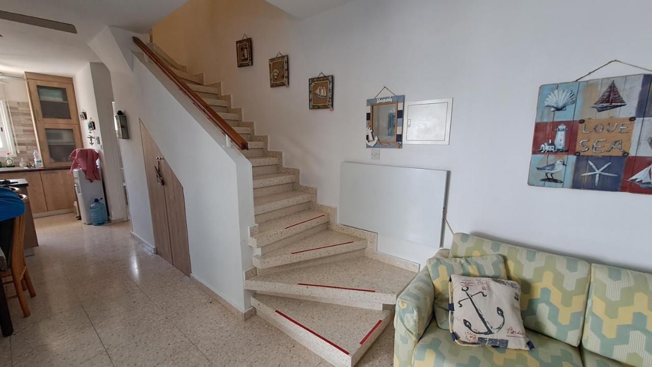Relaxing Seaside Manors Apartment Larnaca Bagian luar foto
