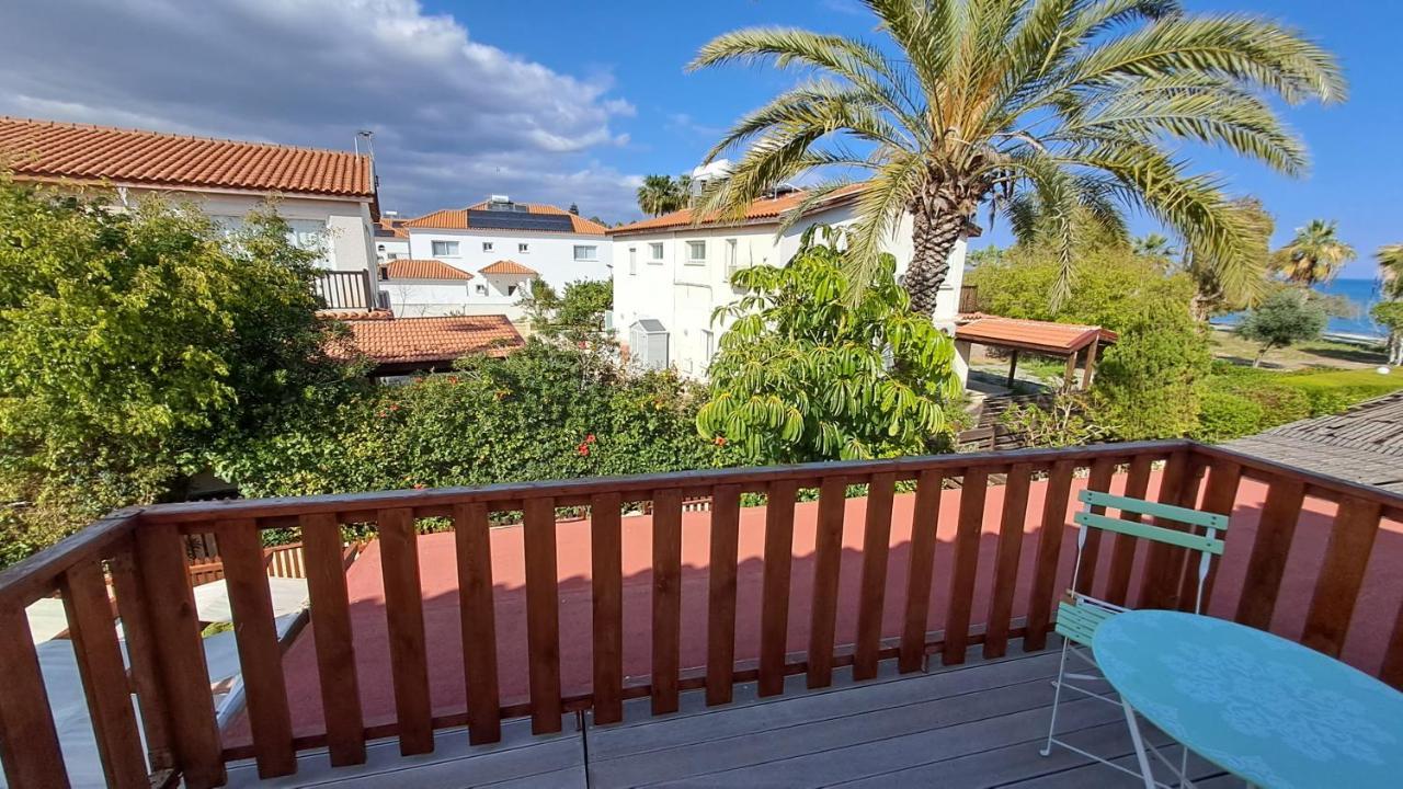 Relaxing Seaside Manors Apartment Larnaca Bagian luar foto