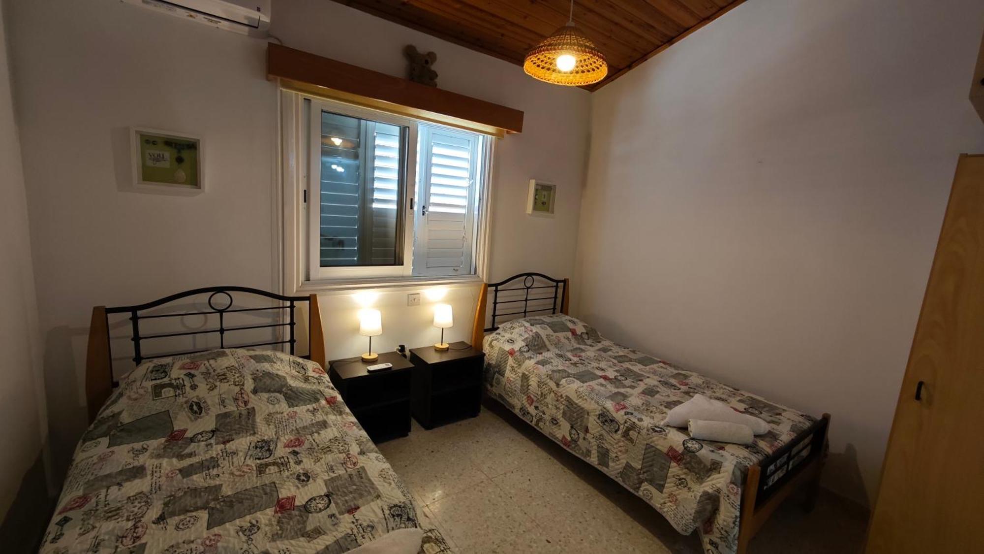 Relaxing Seaside Manors Apartment Larnaca Bagian luar foto